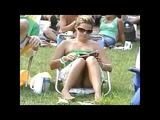 Bu ateşli milf (orta yaşlı kadin) amatör kadın pornoları izle ateşli vücuduyla oynuyor