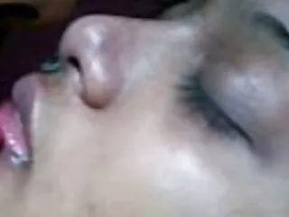 Tatlı genç bebek Alexis Crystal klitorisini yaladı ve gıdıkladı amatör türk türbanlı sex ve büyük bir horoz ile oynuyor