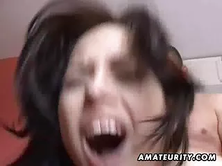 Suwana çok yaramaz xxx amatör sex bir Taylandlı kız