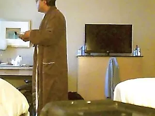 Oyuncak süt ve oyuncak boşalmak içinde ona amatör gizli çekim boş zaman